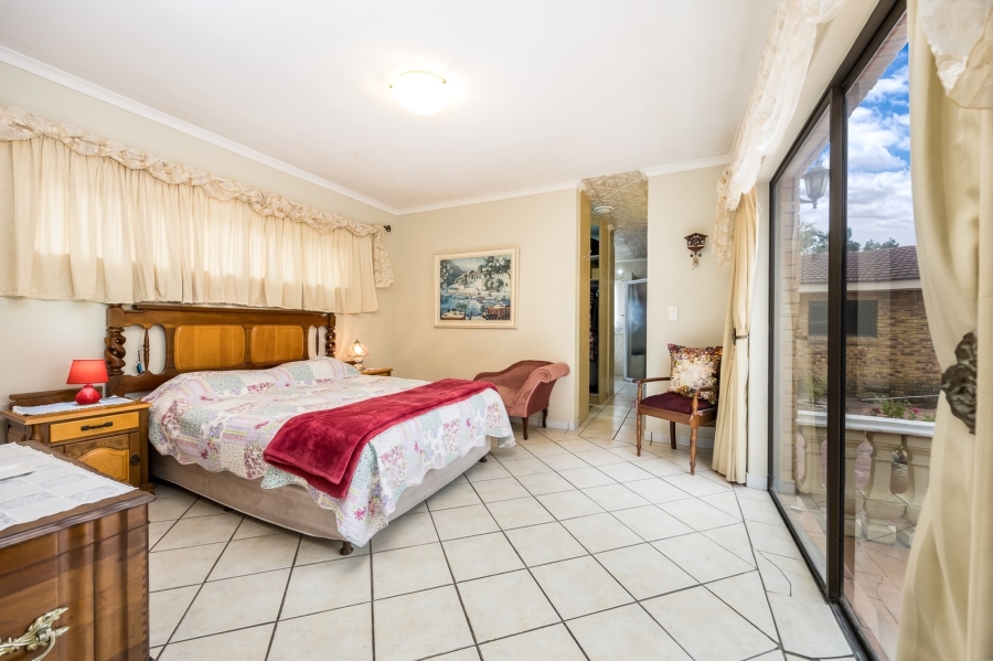 9 Bedroom Property for Sale in Vierlanden Western Cape